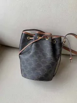 セリーヌバッグ CELINE2022新作 TRIOMPHE バケットバッグ
