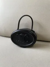 セリーヌバッグ CELINE2022の新作TRIOMPHEコスメティックバッグ
