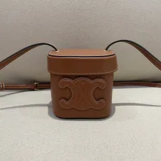 セリーヌバッグ CELINE2022新作 BOX TRIOMPHE ハンドバッグ