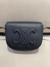 セリーヌバッグ CELINE2022新作 FOLCO CUIR TRIOMPHE メッセンジャーバッグ