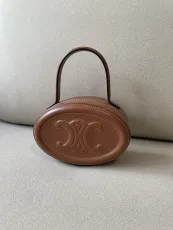 セリーヌバッグ CELINE2022の新作TRIOMPHEコスメティックバッグ