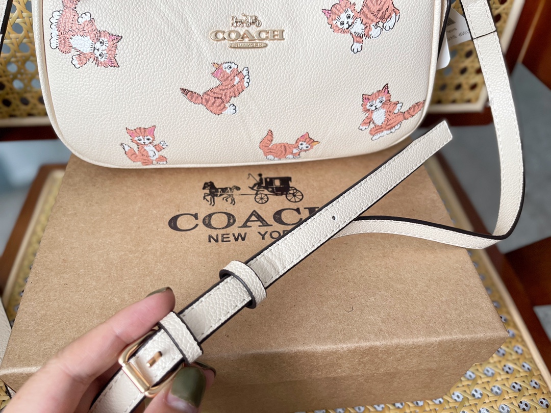 コーチバッグ COACH2022新作ハンドバッグ
