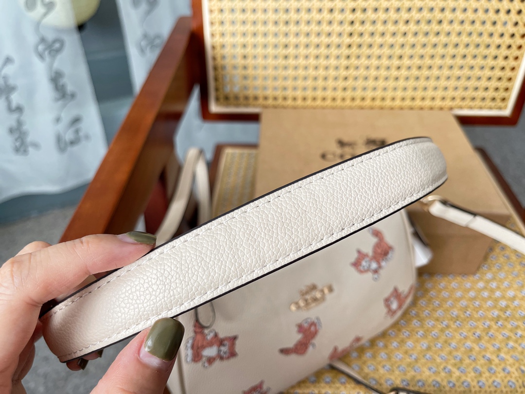 コーチバッグ COACH2022新作ハンドバッグ