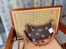 コーチバッグ COACH2022新作ハンドバッグ