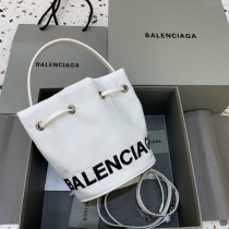 バレンシアガバッグ BALENCIAGA2022新作バケットバッグ