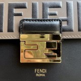 フェンディバッグ FENDI2022 新作 Kan U シリーズ アイコニック FF フラップバッグ