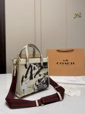 コーチバッグ COACH2022新作トートバッグ