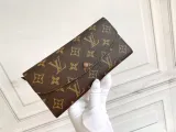 ルイヴィトン財布 LOUIS VUITTON2022新作 二つ折り長財布 M60136