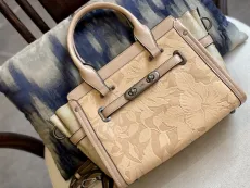 コーチバッグ COACH2022新作ハンドバッグ