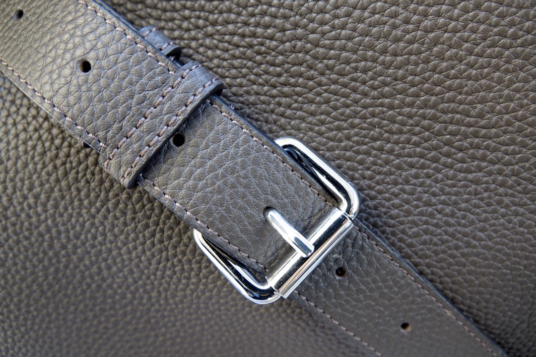 フェンディバッグ FENDI2022新作ハンドバッグ