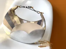 フェンディバッグ FENDI2022の新作グラフィティハンドバッグ