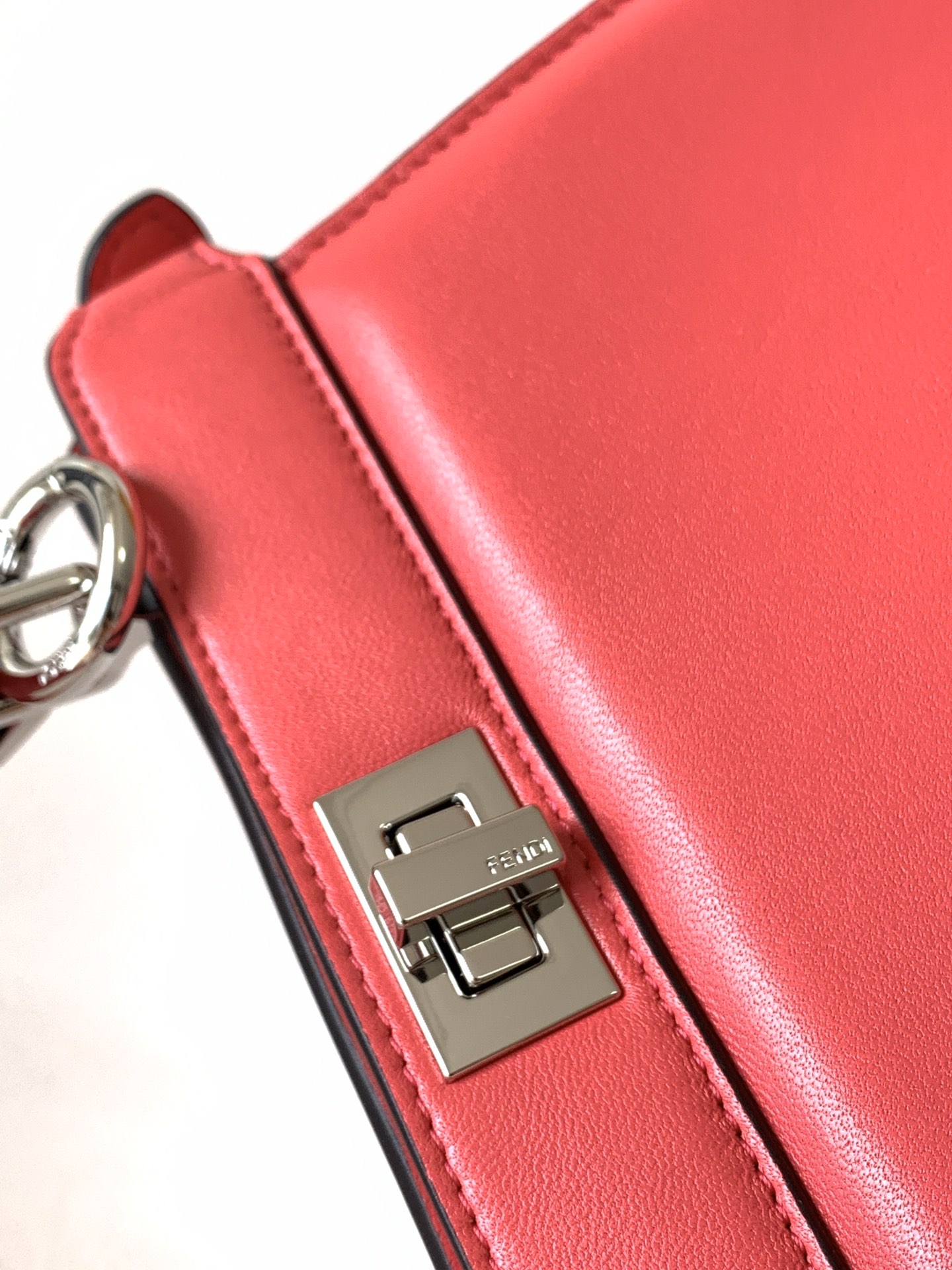 フェンディバッグ FENDI2022新作 Iconic Peekaboo ISeeU ミニ ハンドバッグ
