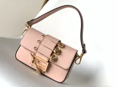 フェンディバッグ FENDI2022 新作 バゲット ハンドバッグ