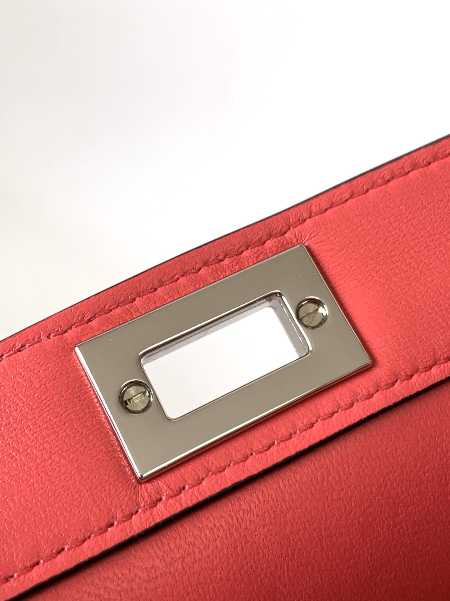 フェンディバッグ FENDI2022新作 Iconic Peekaboo ISeeU ミニ ハンドバッグ