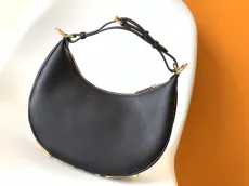 フェンディバッグ FENDI2022の新作グラフィティハンドバッグ