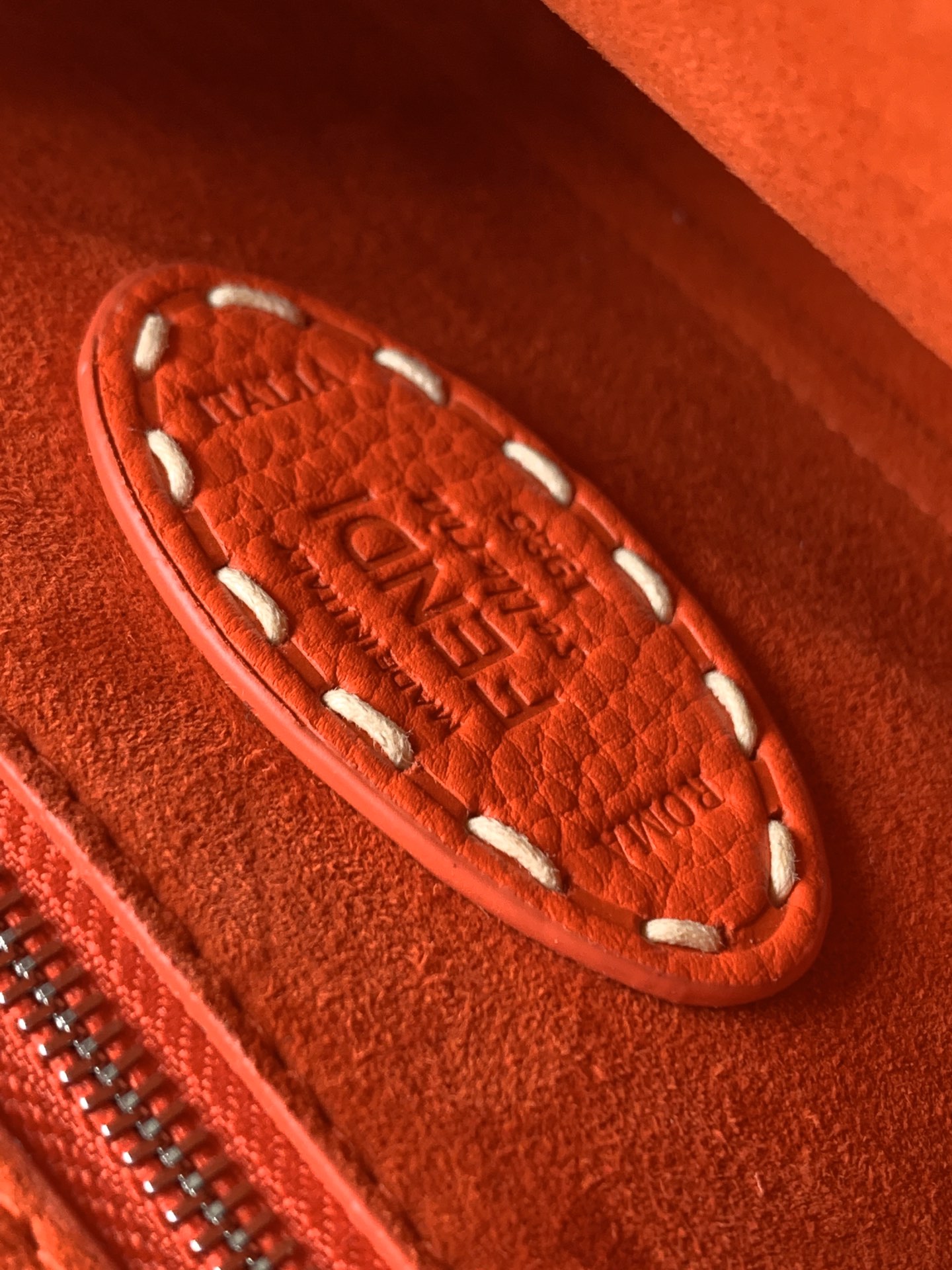 フェンディバッグ FENDI2022新作 ピーカブー ハンドバッグ