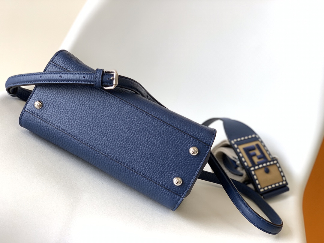 フェンディバッグ FENDI2022新作 ピーカブー ハンドバッグ