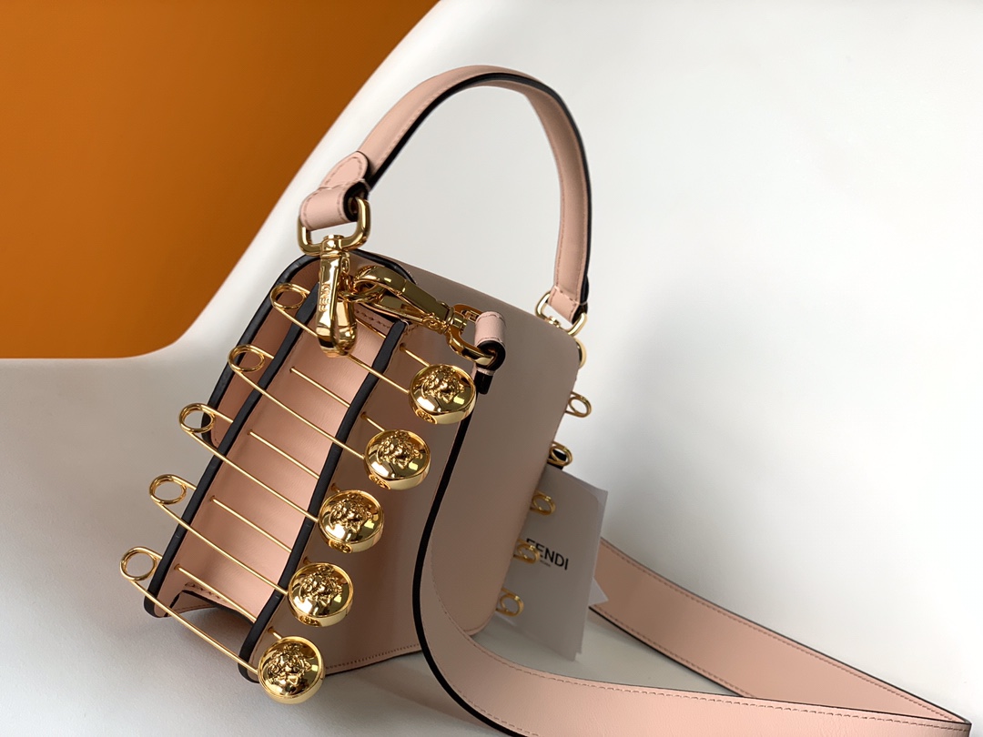 フェンディバッグ FENDI2022新作バゲットバッグ