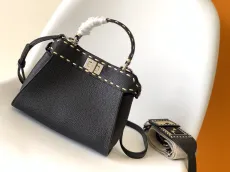 フェンディバッグ FENDI2022新作 ピーカブー ハンドバッグ
