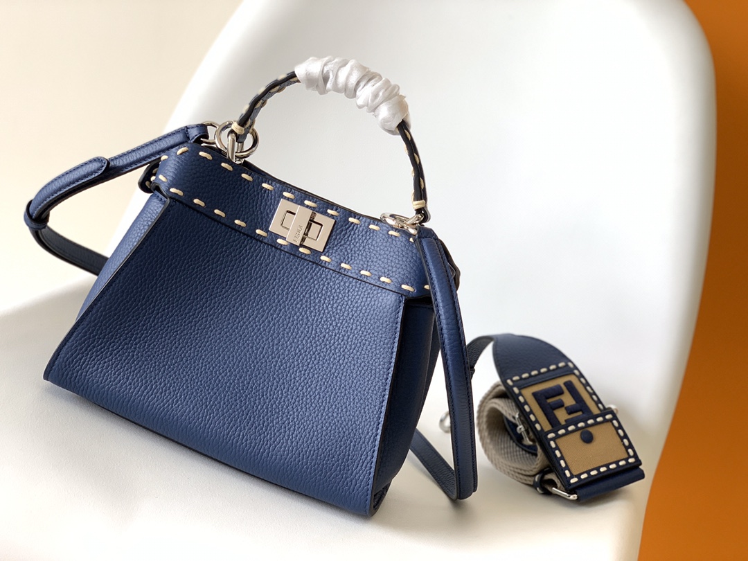 フェンディバッグ FENDI2022新作 ピーカブー ハンドバッグ