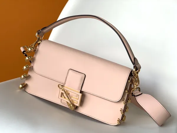 フェンディバッグ FENDI2022新作バゲットバッグ