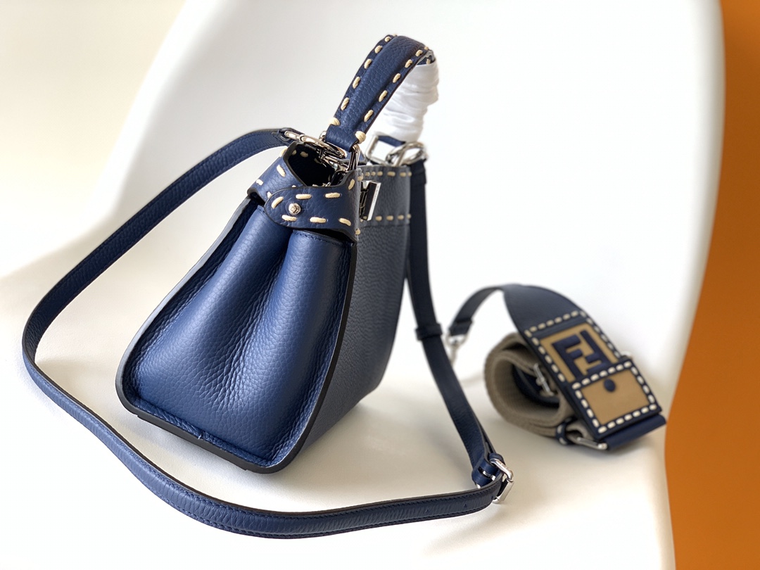 フェンディバッグ FENDI2022新作 ピーカブー ハンドバッグ