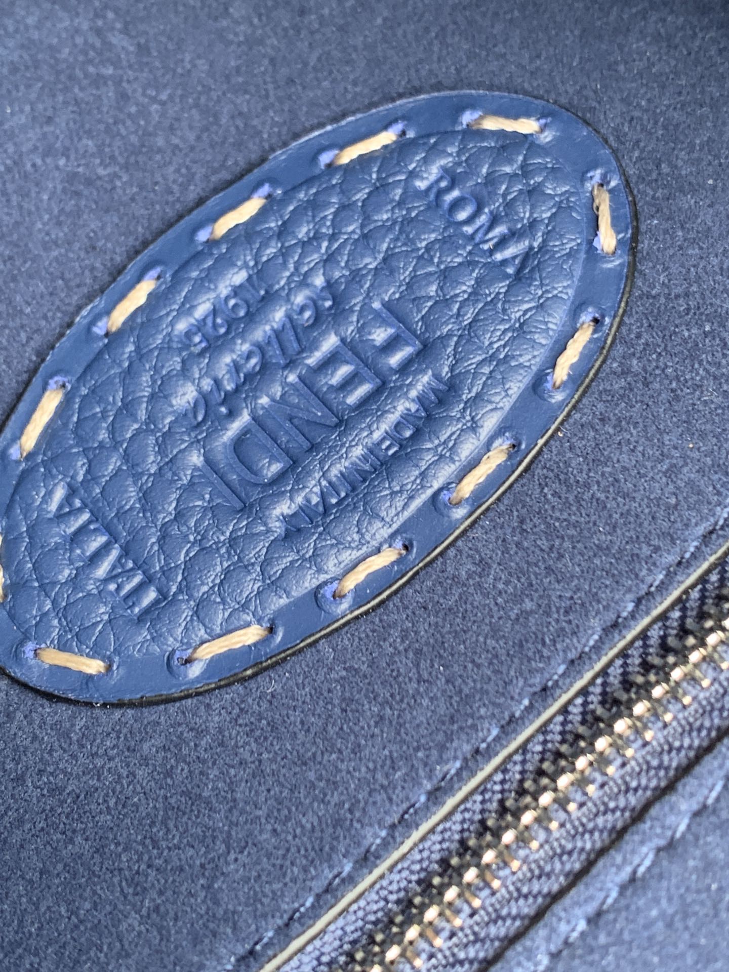 フェンディバッグ FENDI2022新作 ピーカブー ハンドバッグ