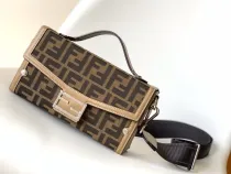 フェンディバッグ FENDI2022 新作 バゲット ソフトトランク ハンドバッグ