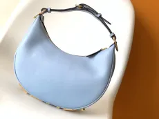 フェンディバッグ FENDI2022の新作グラフィティハンドバッグ