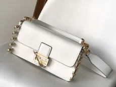 フェンディバッグ FENDI2022新作バゲットバッグ