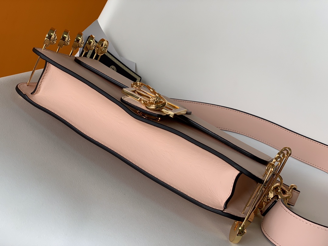 フェンディバッグ FENDI2022新作バゲットバッグ