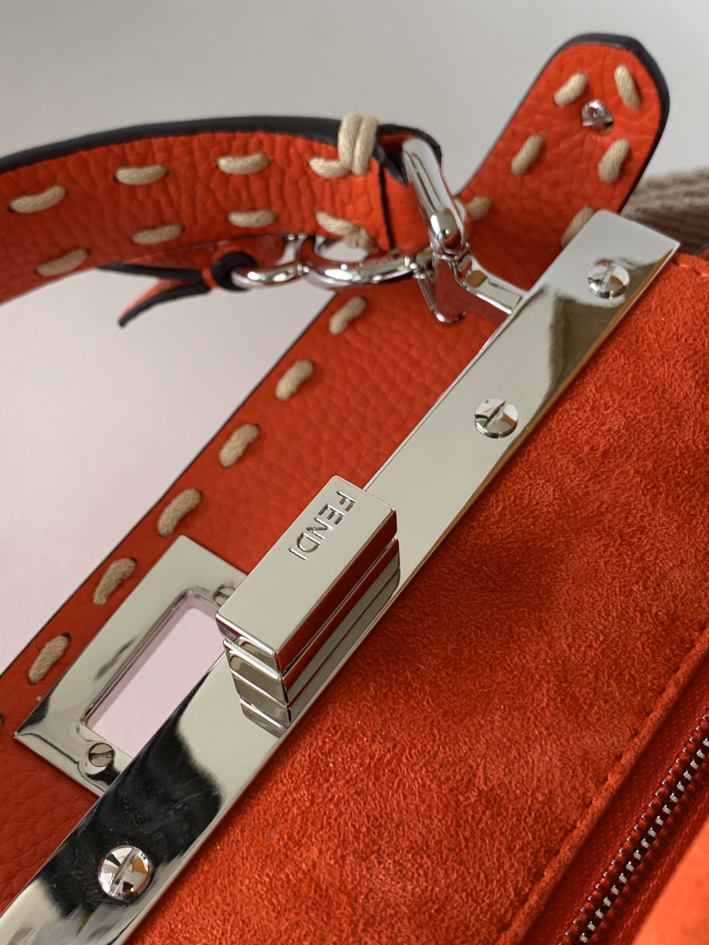 フェンディバッグ FENDI2022新作 ピーカブー ハンドバッグ