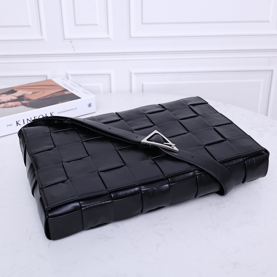 ボッテガヴェネタバッグ BOTTEGA VENETA 2022新作 THE BELT CASSETTE ハンドバッグ