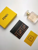 フェンディ財布 FENDI2022 新カードパッケージ