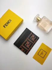 フェンディ財布 FENDI2022 新カードパッケージ