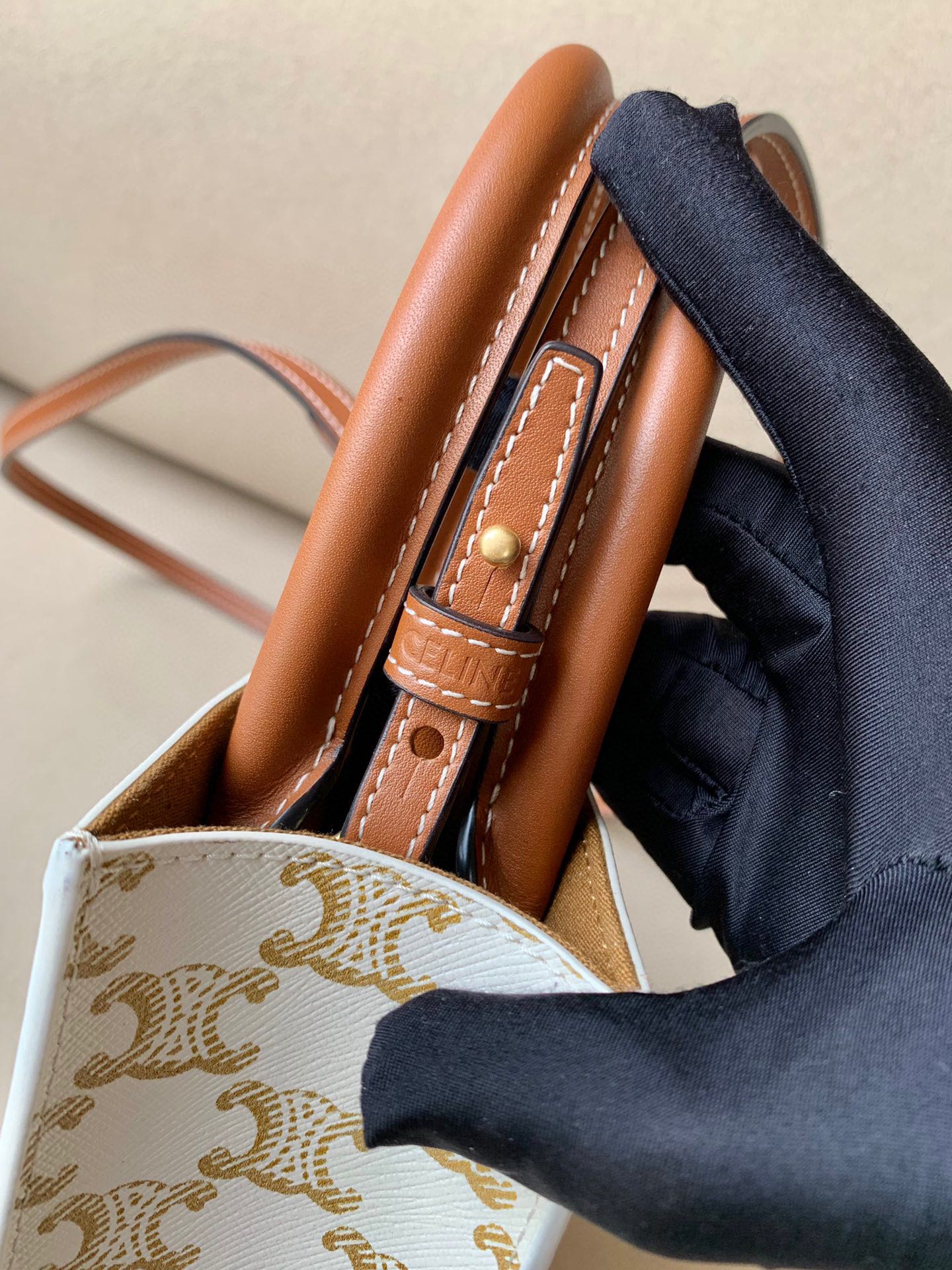 セリーヌバッグ CELINE2022新作 カバ ミニ トリオンフ ハンドバッグ
