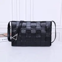 ボッテガヴェネタバッグ BOTTEGA VENETA 2022新作 THE BELT CASSETTE ハンドバッグ