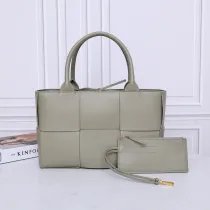 ボッテガヴェネタバッグ BOTTEGA VENETA 2022 初秋 SLIP トートバッグ