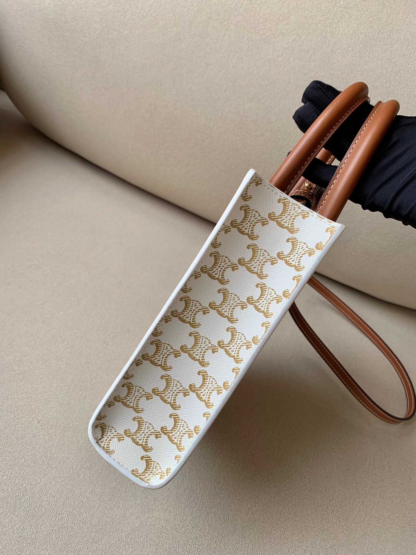 セリーヌバッグ CELINE2022新作 カバ ミニ トリオンフ ハンドバッグ