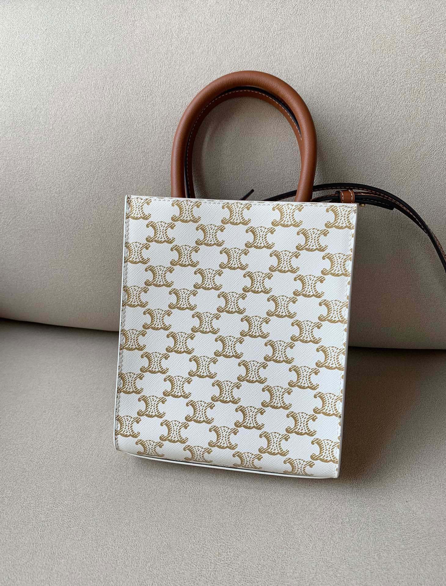 セリーヌバッグ CELINE2022新作 カバ ミニ トリオンフ ハンドバッグ