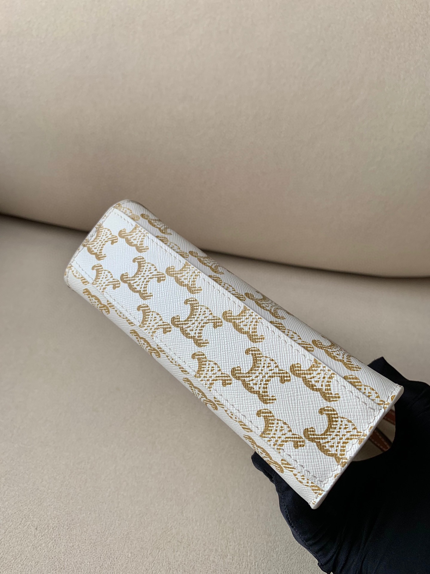 セリーヌバッグ CELINE2022新作 カバ ミニ トリオンフ ハンドバッグ