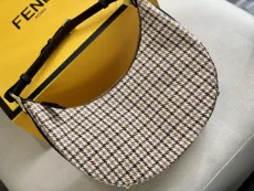 フェンディバッグ FENDI2022新作ハンドバッグ