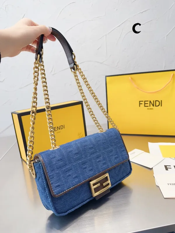 フェンディバッグ FENDI2022新作ハンドバッグ