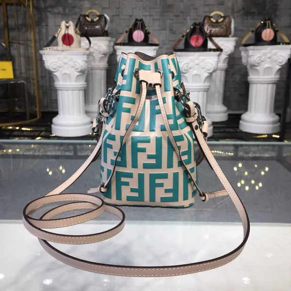 フェンディバッグ FENDI2022新作 モントレゾール ミニバケットバッグ