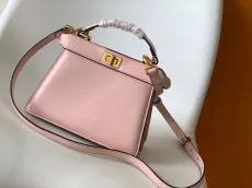 フェンディバッグ FENDI2022新作 Iconic Peekaboo ISeeU ミニ ハンドバッグ