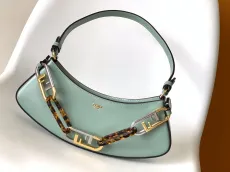 フェンディバッグ FENDI2022 新作 O'Lock Swing ハンドバッグ