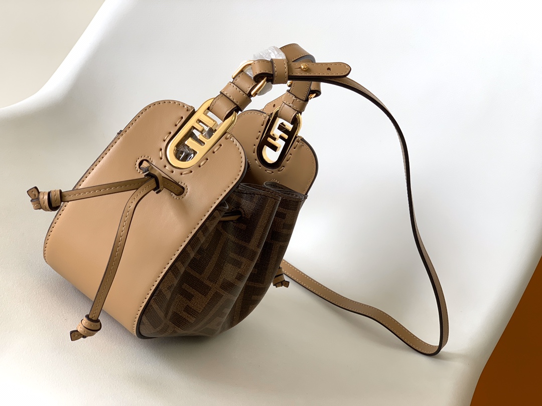 フェンディバッグ FENDI2022新作ミニハンドバッグ