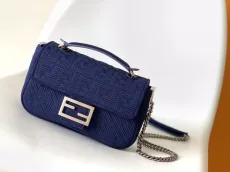 フェンディバッグ FENDI2022新作BAGUETTEチェーンショルダーバッグ