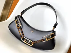 フェンディバッグ FENDI2022 新作 O'Lock Swing ハンドバッグ