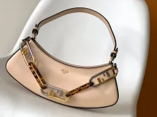 フェンディバッグ FENDI2022 新作 O'Lock Swing ハンドバッグ